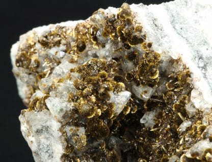 Goéthite et calcite, mine d'Aghbar, Zagora, région du Drâa-Tafilalet, Maroc.