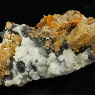 Wulfénite sur baryte, district minier de Mibladen, Midelt, Maroc.