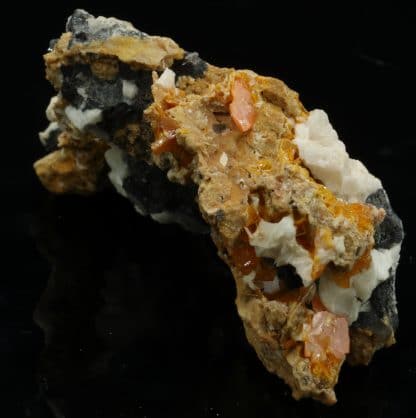 Wulfénite sur baryte, district minier de Mibladen, Midelt, Maroc.