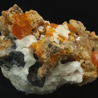 Wulfénite sur baryte, district minier de Mibladen, Midelt, Maroc.