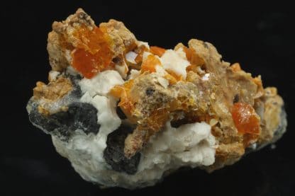 Wulfénite sur baryte, district minier de Mibladen, Midelt, Maroc.