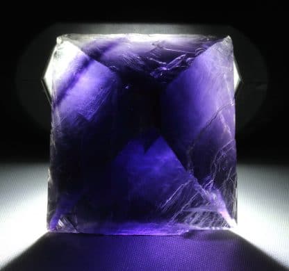 Fluorine violette à fantôme, carrière Boltry, Seilles, Belgique.