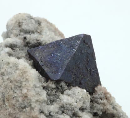 Cristal de Cuprite, mine de Tsumeb, Namibie.