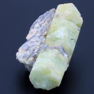 Béryl jaune, mine de Vénachat, Haute-Vienne, Limousin.