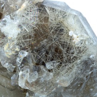 Quartz fumé avec rutile, sud Maevatanana, Madagascar.