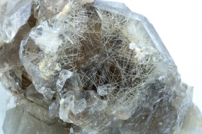 Quartz fumé avec rutile, sud Maevatanana, Madagascar.