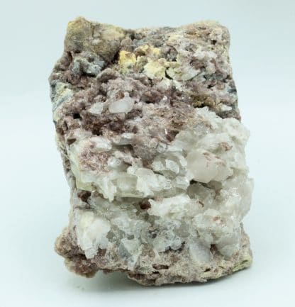 Axinite, Albite et Préhnite, Pêne Arrouye, Campan, Hautes-Pyrénées.