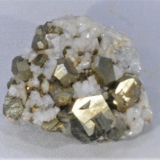 Pyrite maclée sur Dolomite, Batère, Corsavy, Pyrénées-Orientales.