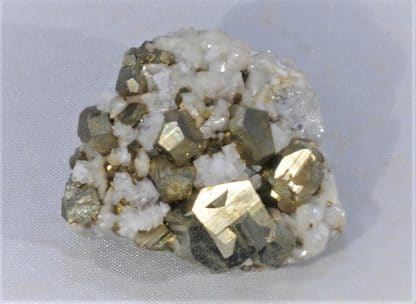 Pyrite maclée sur Dolomite, Batère, Corsavy, Pyrénées-Orientales.