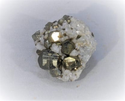 Pyrite maclée sur Dolomite, Batère, Corsavy, Pyrénées-Orientales.