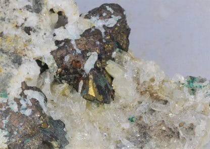 Chalcopyrite et Quartz, Mine de la Gardette, Oisans, Isère.