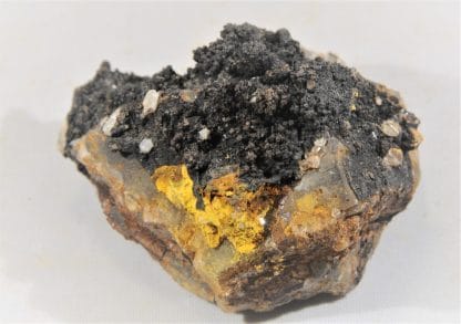 Pyromorphite et Pyrolusite sur Fluorine, Le Kaymar, Aveyron.