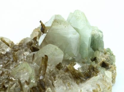 Epidote et quartz à inclusions d'amiante (byssolite), Oisans.