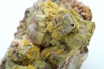 Galène deadbox, mimétite, wulfénite, barytine, fluorite, Lantignié, Rhône.