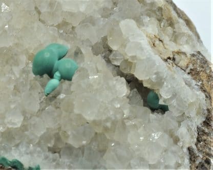 Malachite en boules, sur Quartz fumé, Bouque Payrol, Camarès, Aveyron.