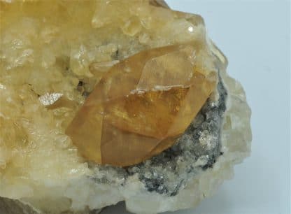 Calcite, Carrière de Biesmerée, Mettet, province de Namur, Belgique.