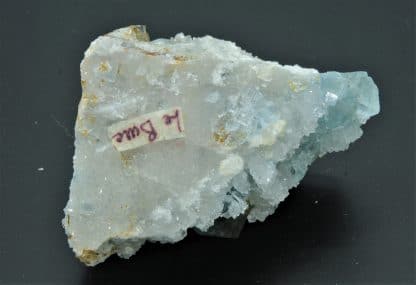 Fluorine bleue sur Quartz, Le Burc (Le Burg), Tarn, France.