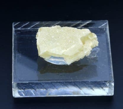 Cristal de Stolzite, mine de Sainte-Lucie, Saint-Léger-de-Peyre, Lozère.
