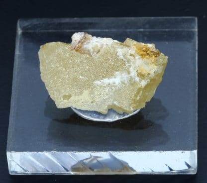 Cristal de Stolzite, mine de Sainte-Lucie, Saint-Léger-de-Peyre, Lozère.