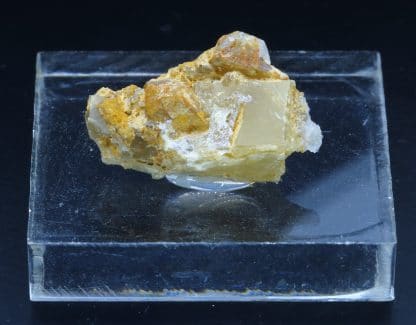 Cristal de Stolzite, mine de Sainte-Lucie, Saint-Léger-de-Peyre, Lozère.