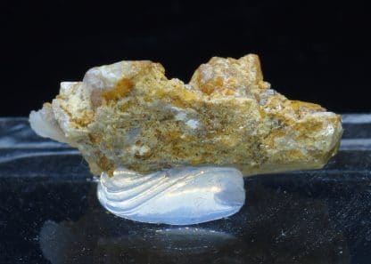 Cristal de Stolzite, mine de Sainte-Lucie, Saint-Léger-de-Peyre, Lozère.