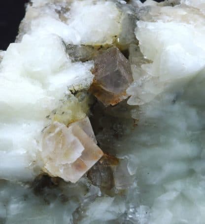 Fluorine en cristaux et calcite, Propiac, Drôme.