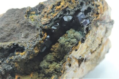 Cuprite sur goethite, Le Moulinal, Paulinet, Tarn.