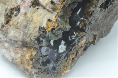 Cuprite sur goethite, Le Moulinal, Paulinet, Tarn.