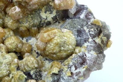 Pyromorphite sur Quartz, Les Farges, Ussel, Corrèze.