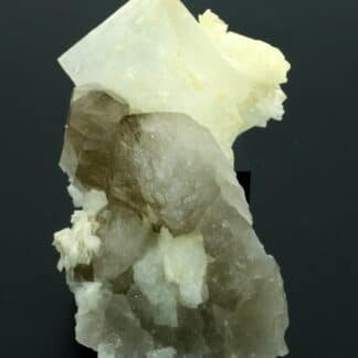 Quartz fumé et adulaire, massif du Mont-Blanc, Chamonix, Haute-Savoie.