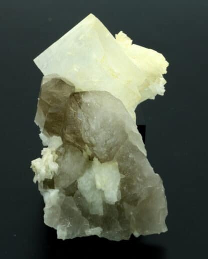 Quartz fumé et adulaire, massif du Mont-Blanc, Chamonix, Haute-Savoie.