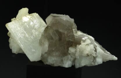 Quartz fumé et adulaire, massif du Mont-Blanc, Chamonix, Haute-Savoie.