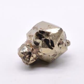 Pyrite en cristaux avec macle, île d'Elbe, Italie.