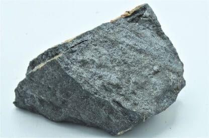 Valentinite sur Antimoine natif, et Kermesite, Pezinok, Slovaquie.