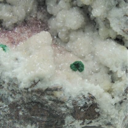 Cuprite et Malachite sur Dolomie, Tsumeb, Namibie.