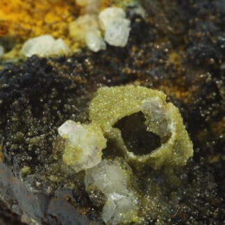 Willemite et smithsonite, carrière du Rivet, Peyrebrune, Tarn.