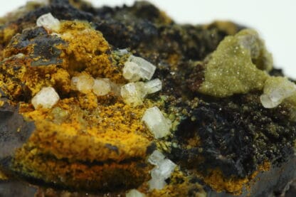 Willemite et smithsonite, carrière du Rivet, Peyrebrune, Tarn.