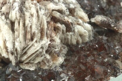 Baryte et quartz hématoide, Voltennes, Saône et Loire.