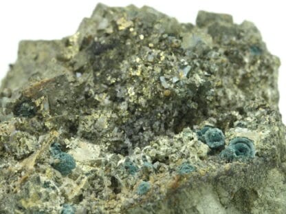 Gormanite sur pyrite, Mine de Salsigne, Aude, Occitanie.