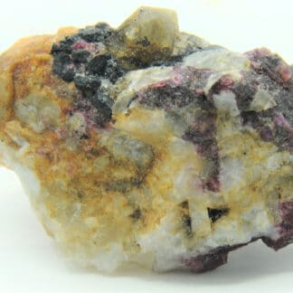 Béhierite et Tourmaline, Manjaka, Vakinankaratra, Madagascar.