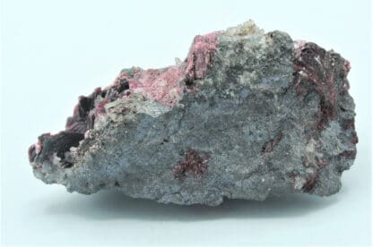 Erythrite (Erythrine) et Quartz, Mine de Bou Azzer, Ouarzazate, Maroc.