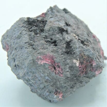 Erythrite (Erythrine) et Quartz, Mine de Bou Azzer, Ouarzazate, Maroc.