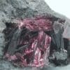 Erythrite (Erythrine) et Quartz, Mine de Bou Azzer, Ouarzazate, Maroc.