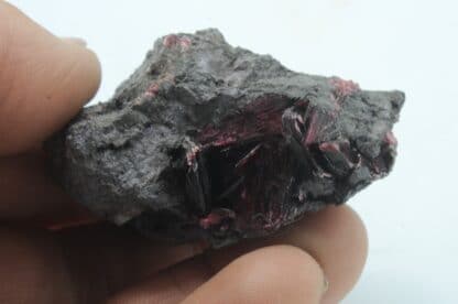 Erythrite (Erythrine) et Quartz, Mine de Bou Azzer, Ouarzazate, Maroc.