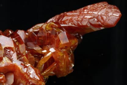 Vanadinite (cristal creux), Mibladen, province de Midelt , Maroc.