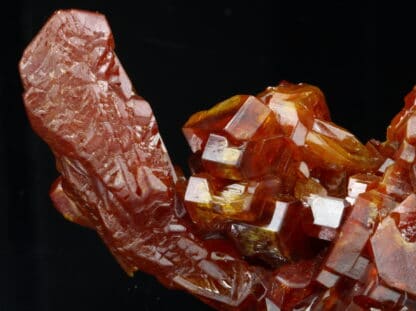 Vanadinite (cristal creux), Mibladen, province de Midelt , Maroc.