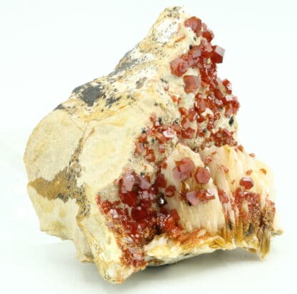 Vanadinite sur baryte, district de Mibladen, Maroc.