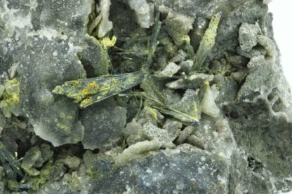 Stibine cristalisée, mine de La Bessade, Mercoeur, Haute-Loire.