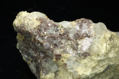 Lépidolite violette d'Ambazac dans la Haute-Vienne.