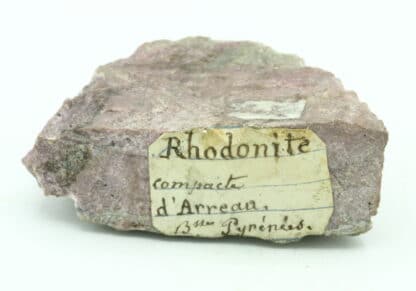 Rhodonite massive, Arreau, Hautes-Pyrénées, en région Occitanie.